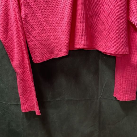 Wild fable v neck crew crop shirt - Picture 5 of 8